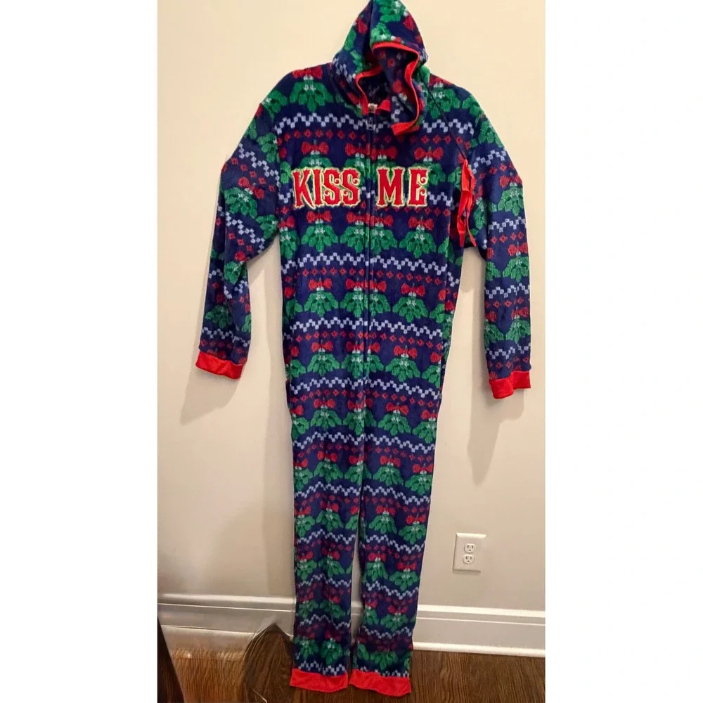 December 25 XL Christmas Hooded Pajama Jumpsuit Kiss Me Mistletoe